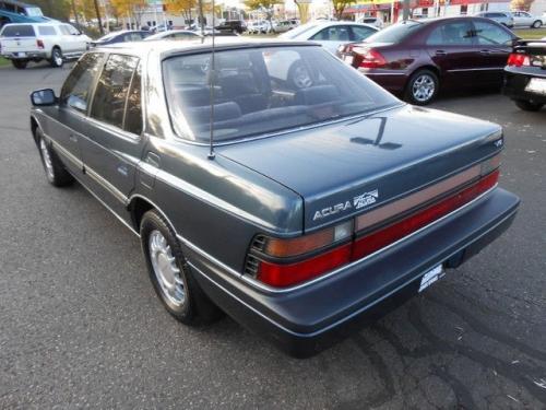 Photo of a 1986-1989 Acura Legend in Florence Blue Metallic (paint color code B37M)