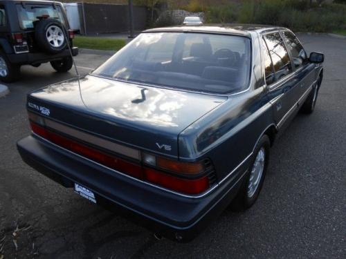 Photo of a 1986-1989 Acura Legend in Florence Blue Metallic (paint color code B37M)