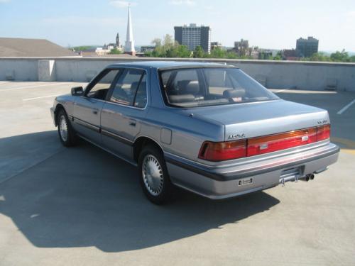 Photo of a 1990 Acura Legend in Melbourne Blue Metallic (paint color code B50M)