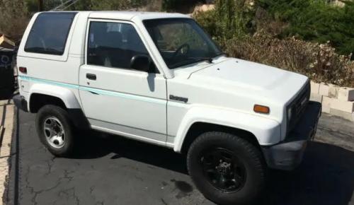 Photo of a 1990-1992 Daihatsu Rocky in Rocky White (paint color code NA6)