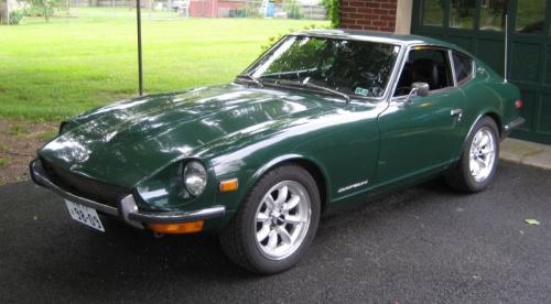 Photo of a 1970-1971 Datsun Z in Racing Green (paint color code 907)