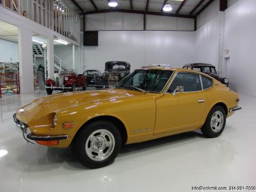 Photo of a 1970-1971 Datsun Z in Safari Gold (paint color code 920)