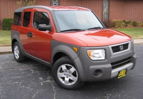 Photo of a 2003-2005 Honda Element in Sunset Orange Pearl (paint color code YR539P)