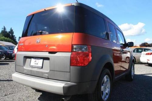 Photo of a 2003-2005 Honda Element in Sunset Orange Pearl (paint color code YR539P)