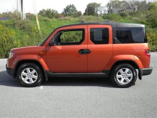 Photo of a 2009-2011 Honda Element in Citrus Fire Metallic (paint color code YR579M)