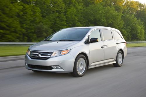 Photo of a 2011-2015 Honda Odyssey in Alabaster Silver Metallic (paint color code NH700M)