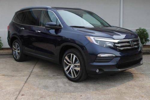 Photo of a 2016-2022 Honda Pilot in Obsidian Blue Pearl (paint color code B588P)