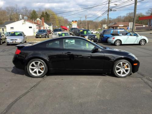 Photo of a 2003-2007 Infiniti G in Black Obsidian (paint color code KH3)