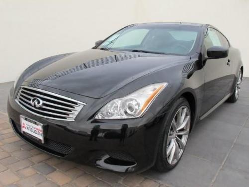 Photo of a 2007-2015 Infiniti G in Black Obsidian (paint color code KH3)