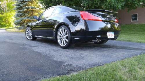 Photo of a 2007-2015 Infiniti G in Black Obsidian (paint color code KH3)