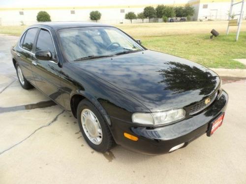 Photo of a 1993-1997 Infiniti J in Black Obsidian (paint color code KH3)