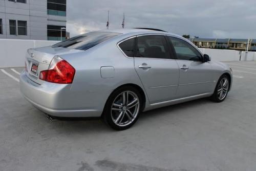 Photo of a 2006-2010 Infiniti M in Liquid Platinum (paint color code K23)