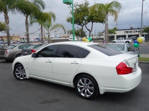 Photo of a 2006-2007 Infiniti M in Ivory Pearl (paint color code QX1)