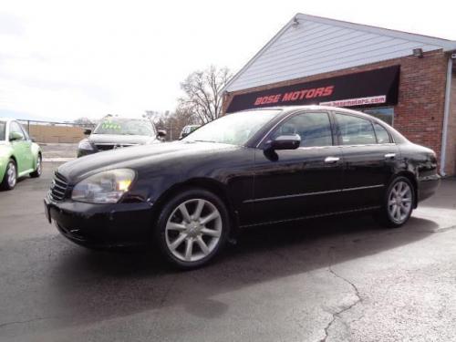 Photo of a 2002-2006 Infiniti Q in Black Obsidian (paint color code KH3)