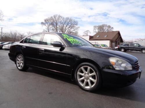 Photo of a 2002-2006 Infiniti Q in Black Obsidian (paint color code KH3)