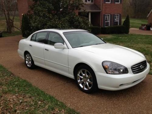 Photo of a 2002-2006 Infiniti Q in Ivory Pearl (paint color code QX1)