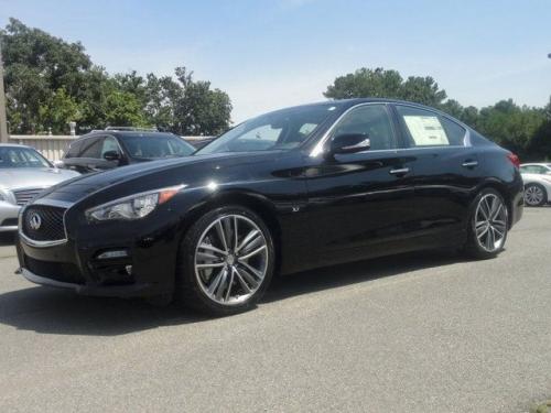 Photo of a 2014-2024 Infiniti Q50 in Black Obsidian (paint color code KH3)