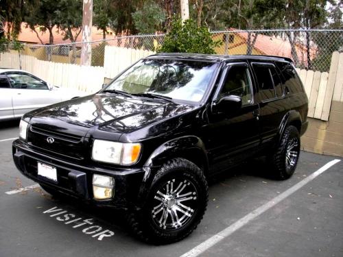 Photo of a 1997-2003 Infiniti QX in Black Obsidian (paint color code MY2)