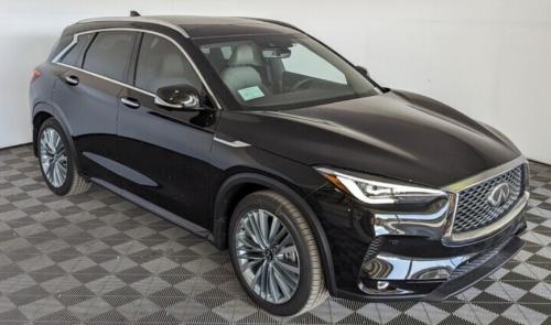 Photo of a 2021-2023 Infiniti QX50 in Mineral Black (paint color code GAT)