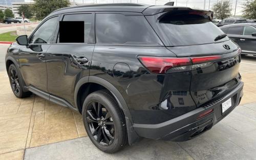 Photo of a 2022-2025 Infiniti QX60 in Mineral Black (paint color code GAT)