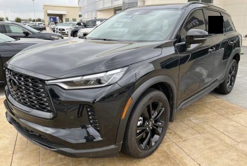 Photo of a 2022-2025 Infiniti QX60 in Mineral Black (paint color code GAT)