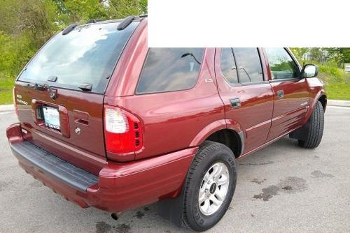 Photo of a 2002-2003 Isuzu Rodeo in Currant Red Mica (paint color code 640)