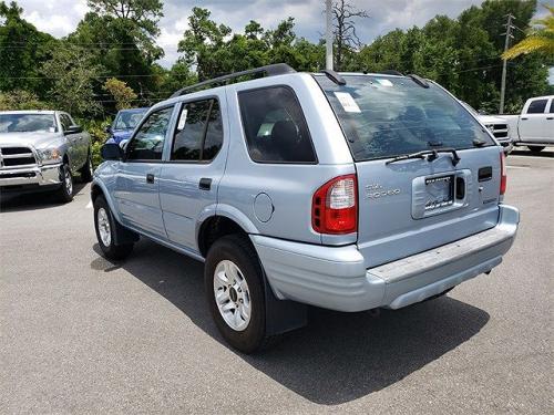 Photo of a 2003-2004 Isuzu Rodeo in Crystal Blue Metallic (paint color code 667)