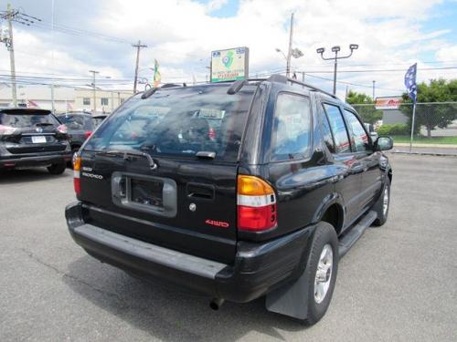 Photo of a 1998-2004 Isuzu Rodeo in Ebony Black (paint color code 826G)