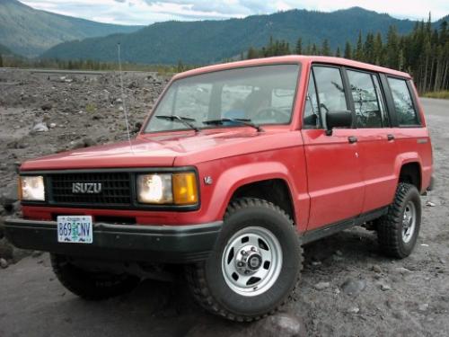 Photo of a 1988-1991 Isuzu Trooper in Spectra Red (paint color code 862)