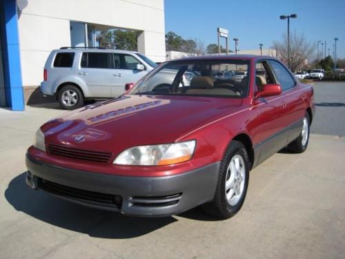 Photo of a 1992-1993 Lexus ES in Garnet Pearl (paint color code 3K3)