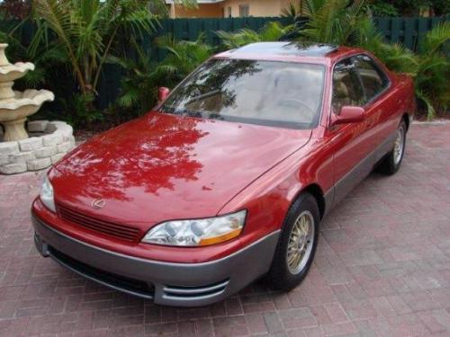 Photo of a 1992-1993 Lexus ES in Garnet Pearl (paint color code 3K3)