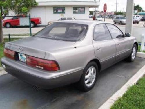 Photo of a 1992-1996 Lexus ES in Shadow Rose Quartz (paint color code 3K7)