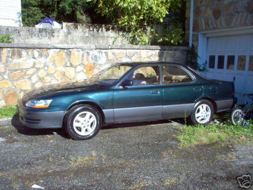 Photo of a 1996 Lexus ES in Classic Green Pearl (paint color code 6P2)