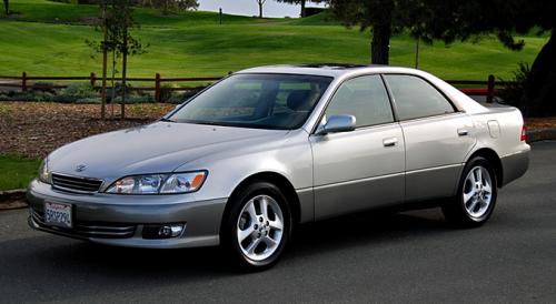 Photo of a 2000-2001 Lexus ES in Millennium Silver Metallic (paint color code 1C0)