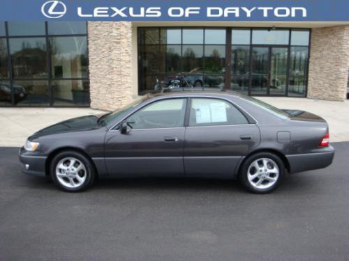 Photo of a 2000-2001 Lexus ES in Graphite Gray Pearl (paint color code 1C6)