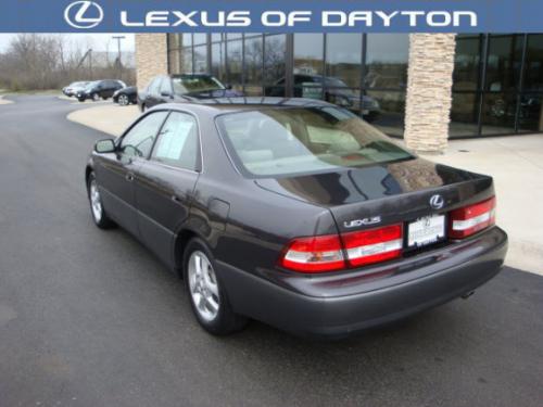 Photo of a 2000-2001 Lexus ES in Graphite Gray Pearl (paint color code 1C6)