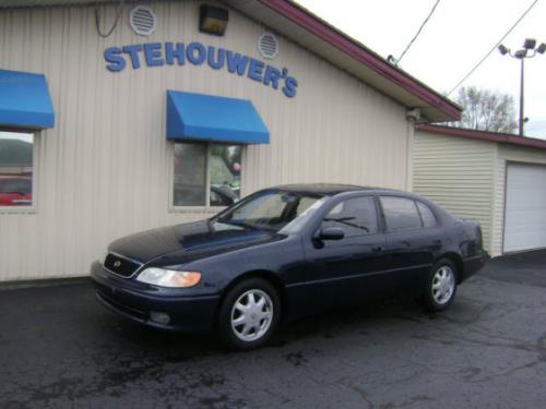 Photo of a 1993-1995 Lexus GS in Midnight Indigo Pearl (paint color code 8J5)