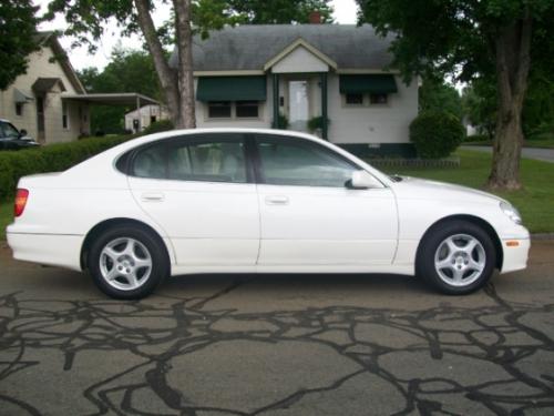 Photo of a 1998-1999 Lexus GS in Diamond White Pearl (paint color code 051)