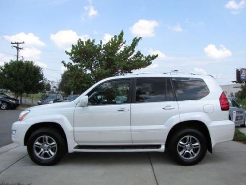 Photo of a 2004-2009 Lexus GX in Blizzard Pearl (paint color code 070)