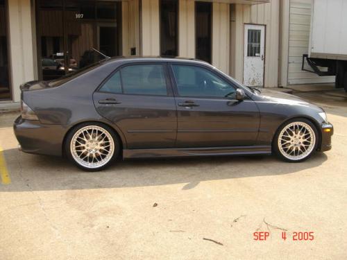 Photo of a 2001-2005 Lexus IS in Graphite Gray Pearl (paint color code 1C6)