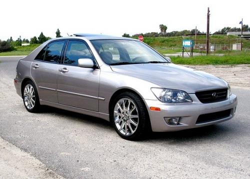 Photo of a 2004 Lexus IS in Thundercloud Metallic (paint color code 1D2)