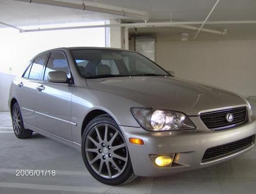 Photo of a 2004 Lexus IS in Thundercloud Metallic (paint color code 1D2)