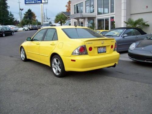 Photo of a 2001-2003 Lexus IS in Solar Yellow (paint color code 576)