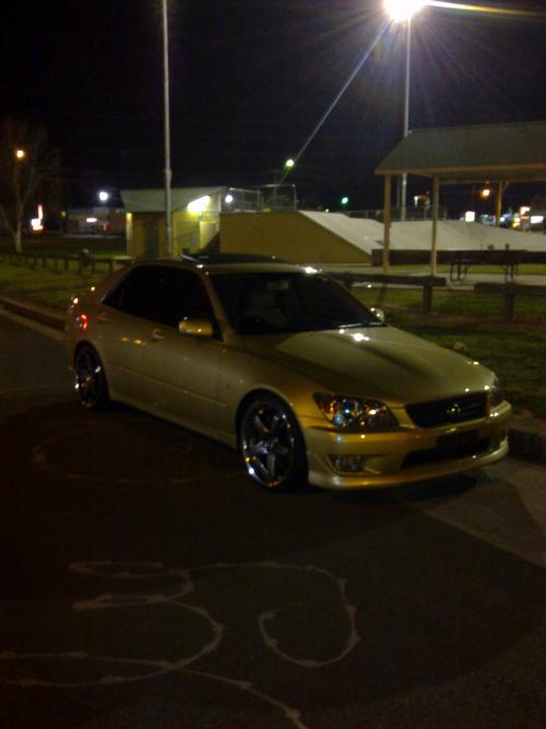 Photo of a 2002-2003 Lexus IS in Cibola Gold Metallic (paint color code 585)