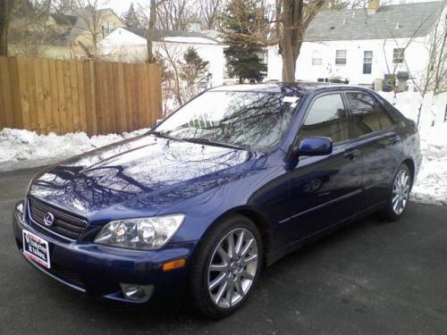 Photo of a 2004-2005 Lexus IS in Indigo Ink Pearl (paint color code 8P4)