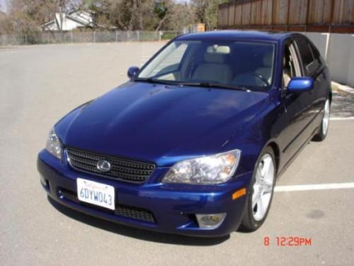 Photo of a 2004-2005 Lexus IS in Indigo Ink Pearl (paint color code 8P4)