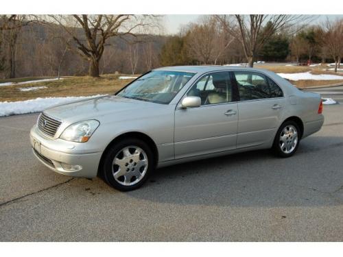 Photo of a 2001-2003 Lexus LS in Millennium Silver Metallic (paint color code 1C0)