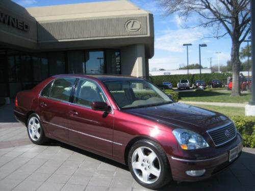 Photo of a 2001-2006 Lexus LS in Black Cherry Pearl (paint color code 3P2)