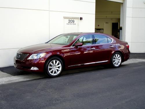 Photo of a 2007-2009 Lexus LS in Noble Spinel Mica (paint color code 3R7)