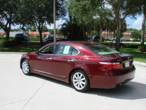 Photo of a 2007-2009 Lexus LS in Noble Spinel Mica (paint color code 3R7)